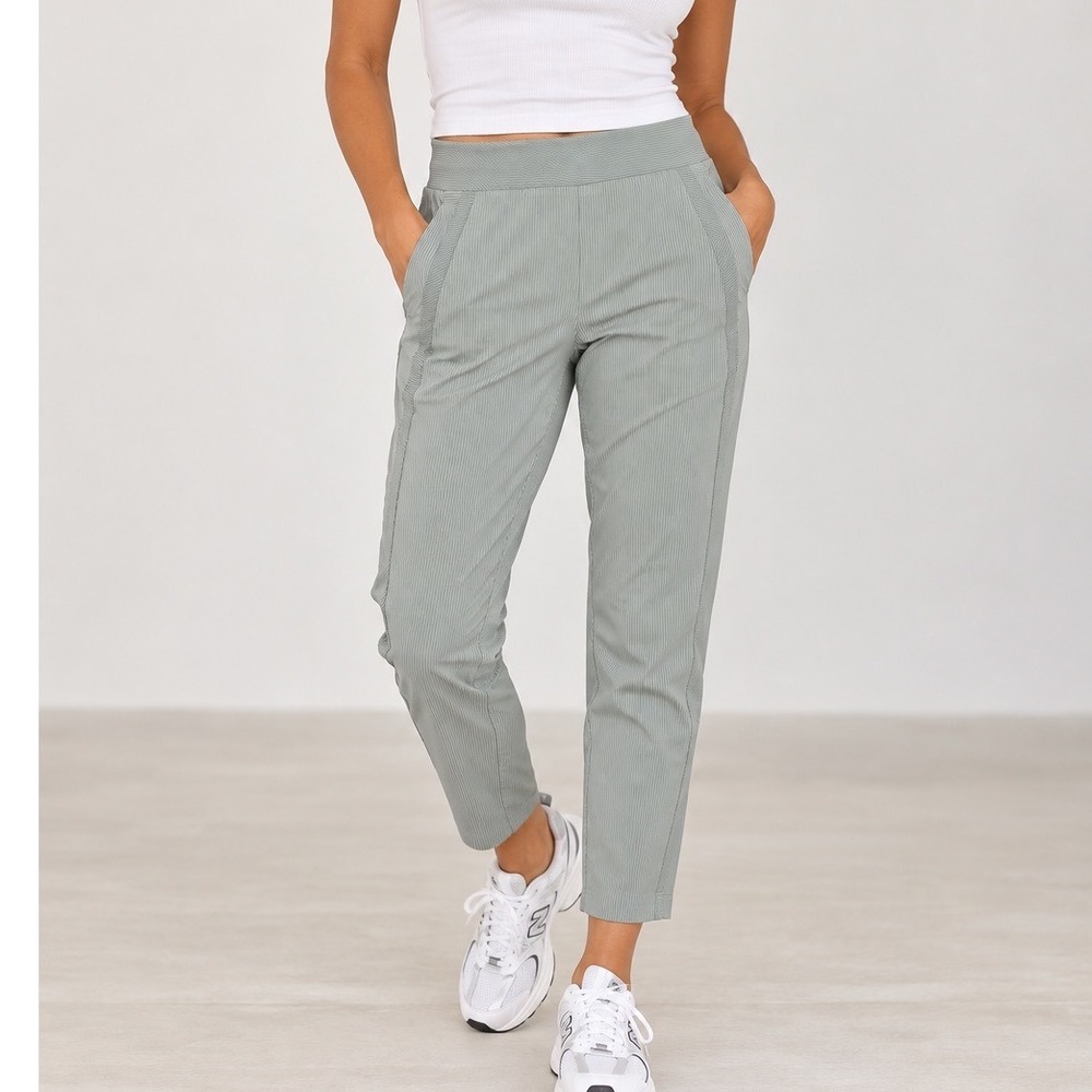 Athleta Brooklyn Heights Tapered Ankle Pants Sage Pinstripe 6 988050-01